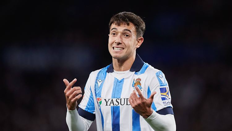 Der FC Bayern ist angeblich an Martin Zubimendi interessiert.