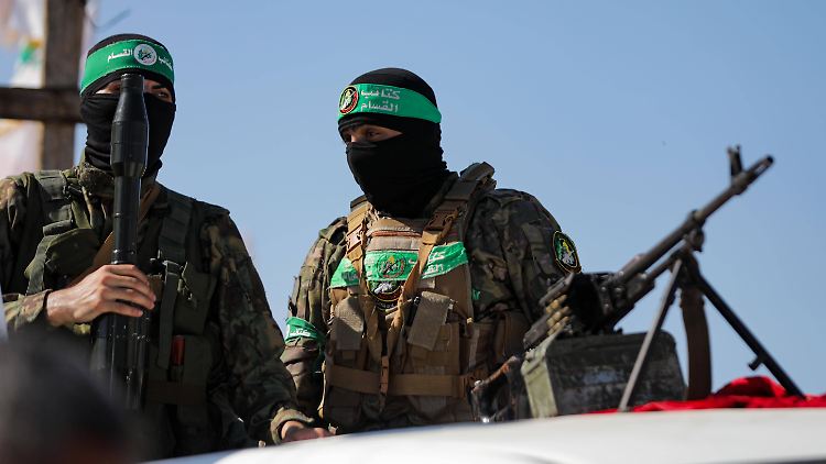 Die israelische Armee erklärte derweil, ihre Soldaten würden "weiter Razzien vornehmen und terroristische Infrastruktur ins Visier nehmen."
