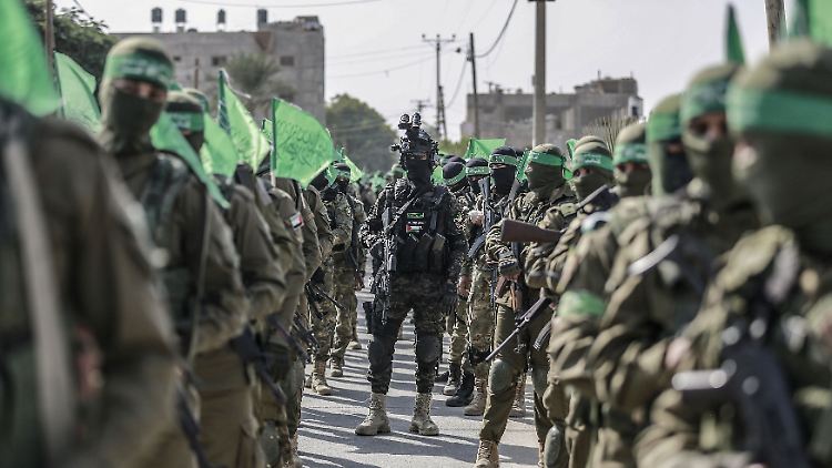 Mitglieder der Izz ad-Din al-Qassam-Brigaden, des militärischen Flügels der palästinensischen islamistischen Hamas-Bewegung im Gazastreifen.