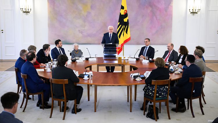Päsident Steinmeier hat Juden und Muslime, Israelis und Palästinenser zu einem Runden Tisch ins Schloss Bellevue eingeladen
