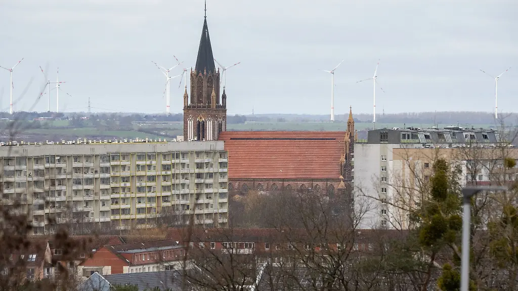 Blick-auf-die-St-Marien-Kirche-die-Hauptpfarrkirche-und-Konzertkirche-von-Neubrandenburg