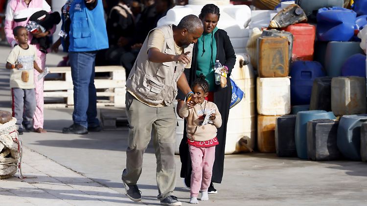 Flüchtlinge auf Lampedusa. Die Screening-Verordnung der EU soll regeln, ob Migranten nach ihrer Ankunft in Europa in ein Grenzverfahren kommen, bei dem sie schnell abgeschoben werden können.