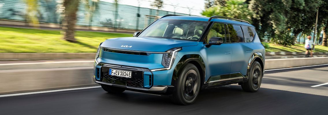 aKIA-EV9-gtline-bluematte-dynamic-hires-004.jpg