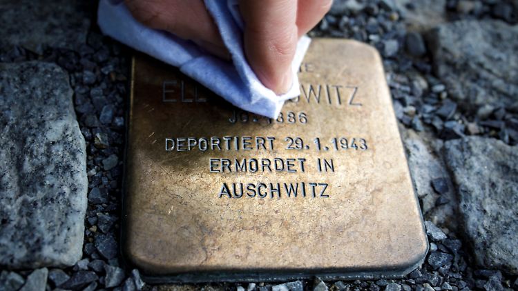 Menschen sollen über die Schicksale der Menschen "stolpern" und so auf sie aufmerksam werden.