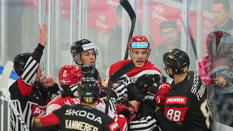 Kein Eishockey-Spiel ohne Rauferei.