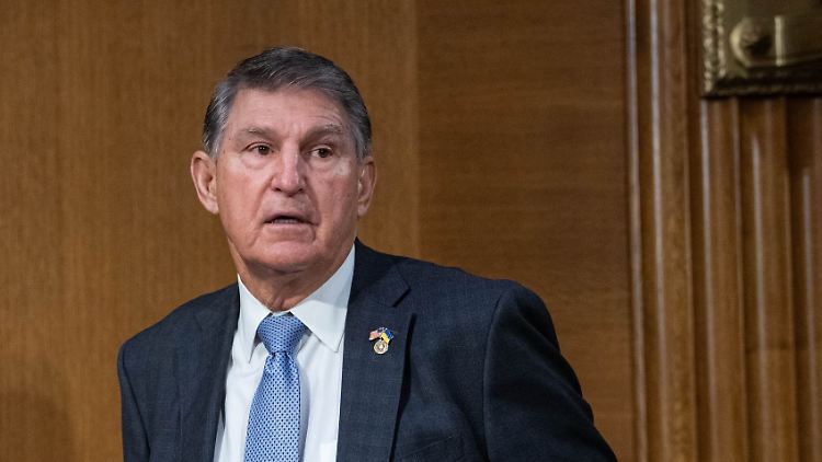 Joe Manchin bringt seine Demokraten in Schwierigkeiten.