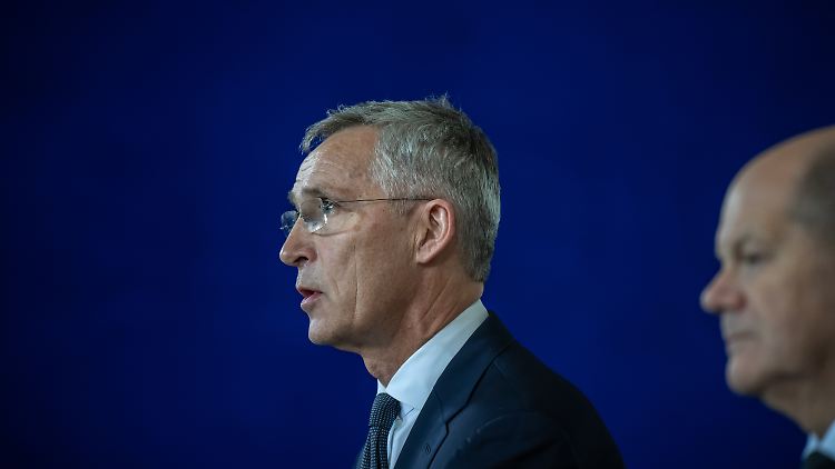 NATO-Generalsekretär Stoltenberg und Bundeskanzler Scholz halten sich mit Kritik an Erdogan zurück. 