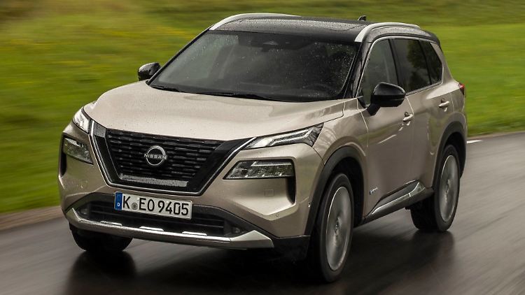 Der Nissan X-Trail hat eine kantig und kraftvoll gestylte Außenhaut.