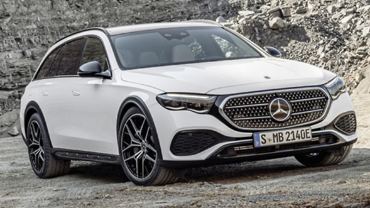 Neue Generation: Auch Mercedes hält von seiner erfolgreichen E-Klasse wieder einen Kombi parat - auch wie hier als etwas rustikaleren All-Terrain.