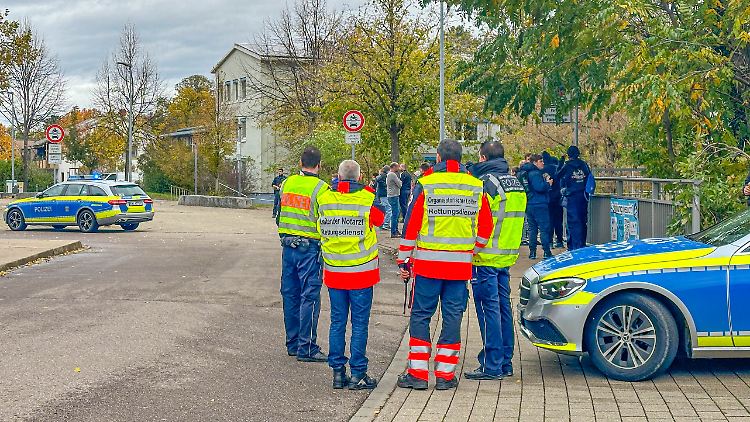 Die Polizei hatte den Bereich um die Schule großräumig abgesperrt.