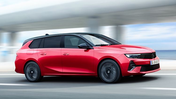 Den kompakten Astra Sports Tourer hält Opel mit verschiedenen Motoren parat - nun auch als voll elektrische Variante.