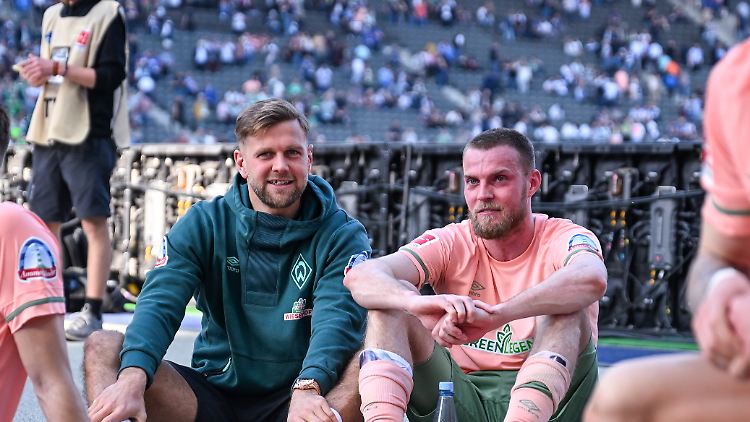 Im April noch Teamkollegen: Füllkrug und Ducksch nach dem Werder-Auswärtsspiel bei Hertha BSC.