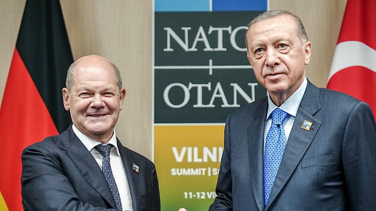 Im Juli trafen Kanzler Scholz und Präsident Erdogan beim NATO-Gipfel in Litauen aufeinander. 