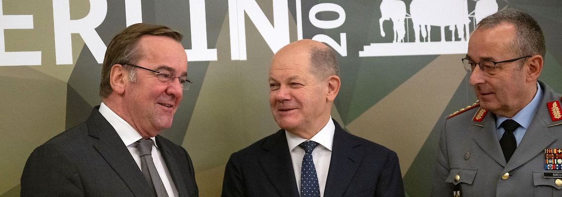Verteidigungsminister Boris Pistorius, Bundeskanzler Olaf Scholz (beide SPD) und Carsten Breuer, Generalinspekteur der Bundeswehr.