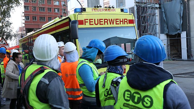 Die Arbeiter wurde im Inneren eines Aufzugsschachts verschüttet.
