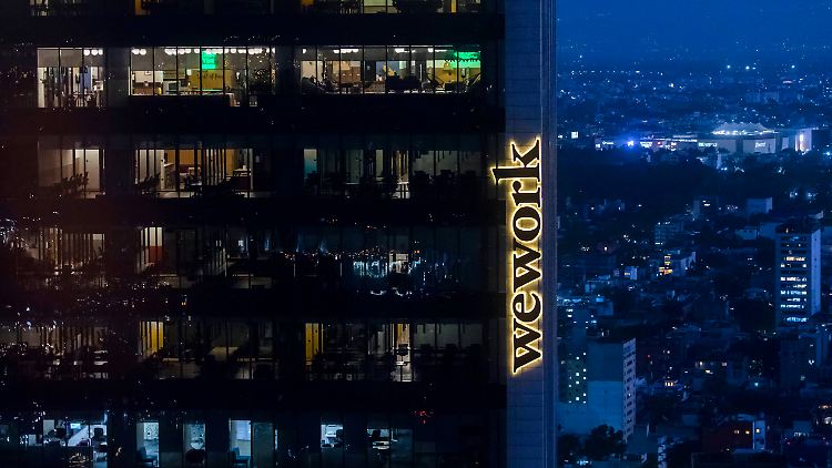 Das Geschäftsmodell von WeWork, Flächen langfristig anzumieten und für kurze Zeit weiterzuvermieten, ist in Schieflage geraten. 