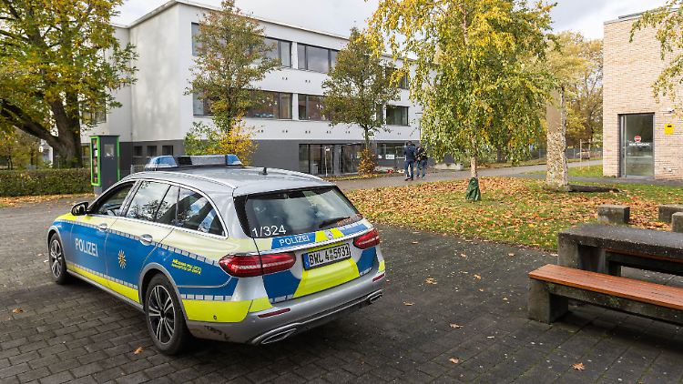 An der Waldbachschule in Offenburg soll ein 15-Jähriger seinem Mitschüler unvermittelt in den Kopf geschossen haben.