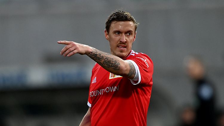 Max Kruse zeigt es an: Ab geht's zur Ballers League.