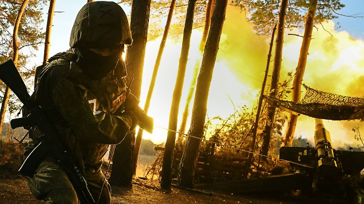 Laut Peskow büßen die Schwerverbrecher für ihre Taten durch ihr Blut auf dem Schlachtfeld in der Ukraine.