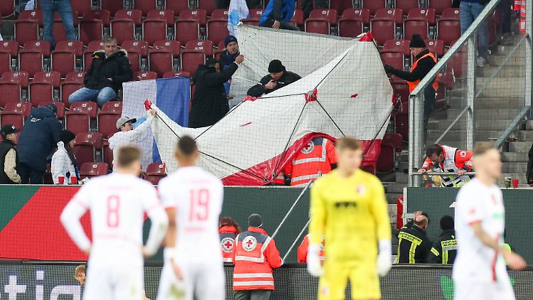 Mehrere Zuschauer wurden nach einem Böllerwurf leicht verletzt.