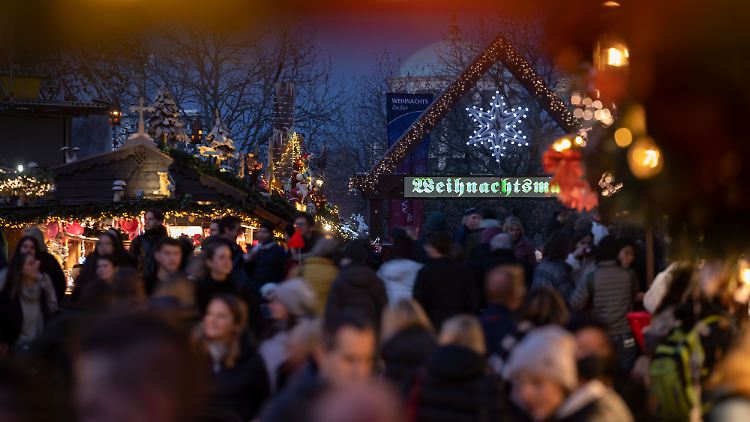 Echter Stimmungskiller: Auf einigen deutschen Weihnachtsmärkten werden nur Uralt-Lieder statt beliebter Weihnachtshits ertönen.