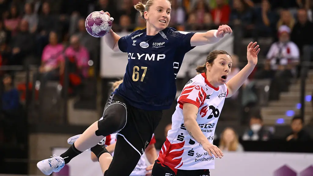 Bietigheims-Veronika-Mala-l-in-Aktion-mit-Bensheim-Auerbachs-Sarah-van-Gulik