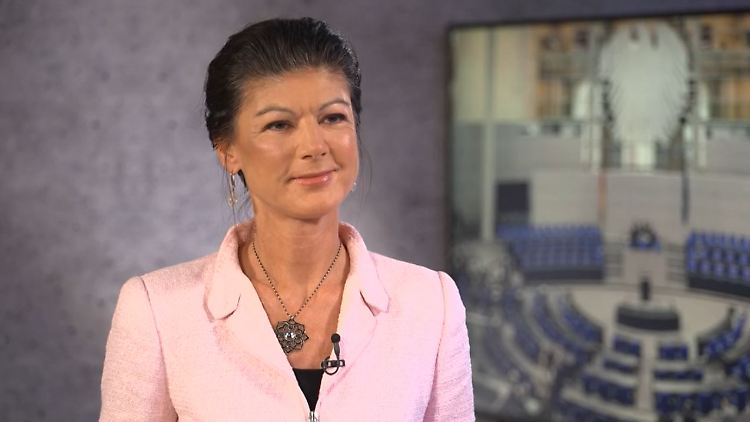 Sahra Wagenknecht sagte Mitte November, ukrainische Flüchtlinge würden "faktisch" in ihrer Heimat leben "und nur herkommen, um die Leistung zu bekommen".