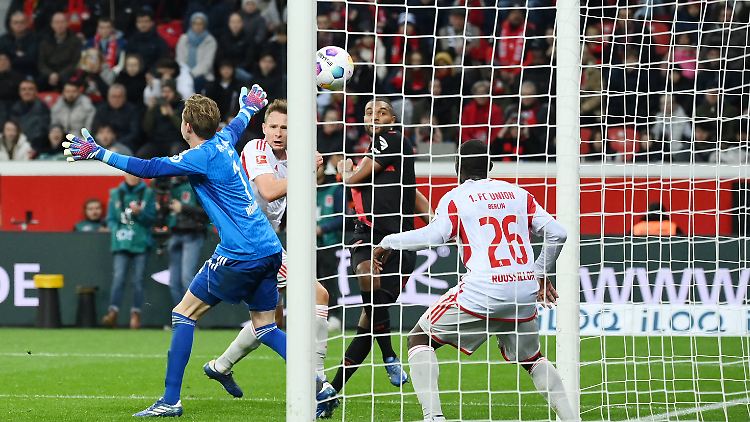 Union Berlin desorientiert: Jonathan Tah trifft zum 3:0.
