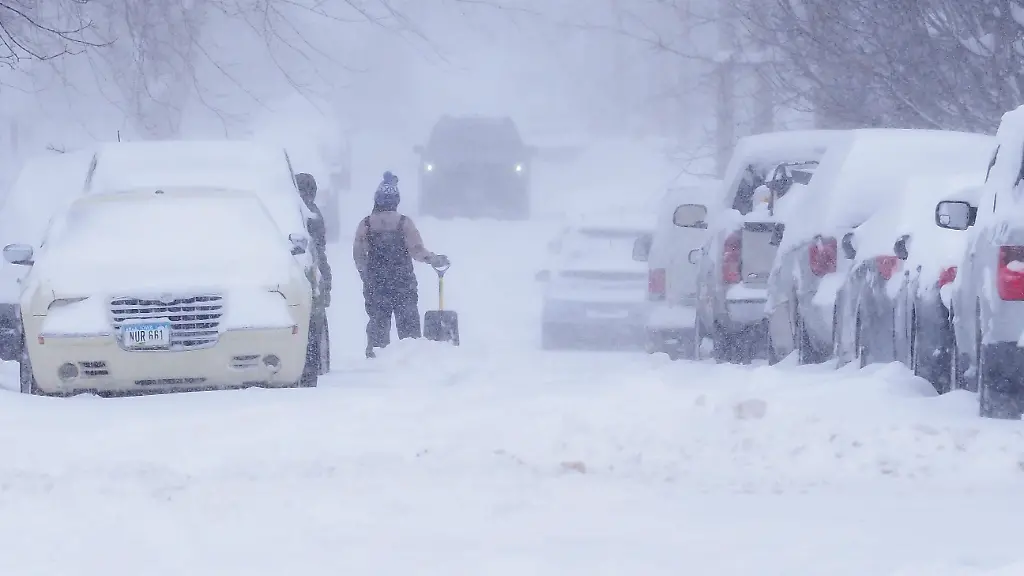 Ein-lebensgefaehrlicher-Schneesturm-im-US-Bundesstaat-Iowa-koennte-dazu-fuehren-dass-weniger-Menschen-als-normalerweise-zur-Vorwahl-Abstimmung-am-Montagabend-erscheinen-werden