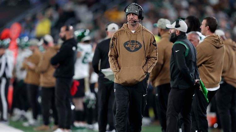 Noch an die Seitenlinie verbannt: Aaron Rodgers.