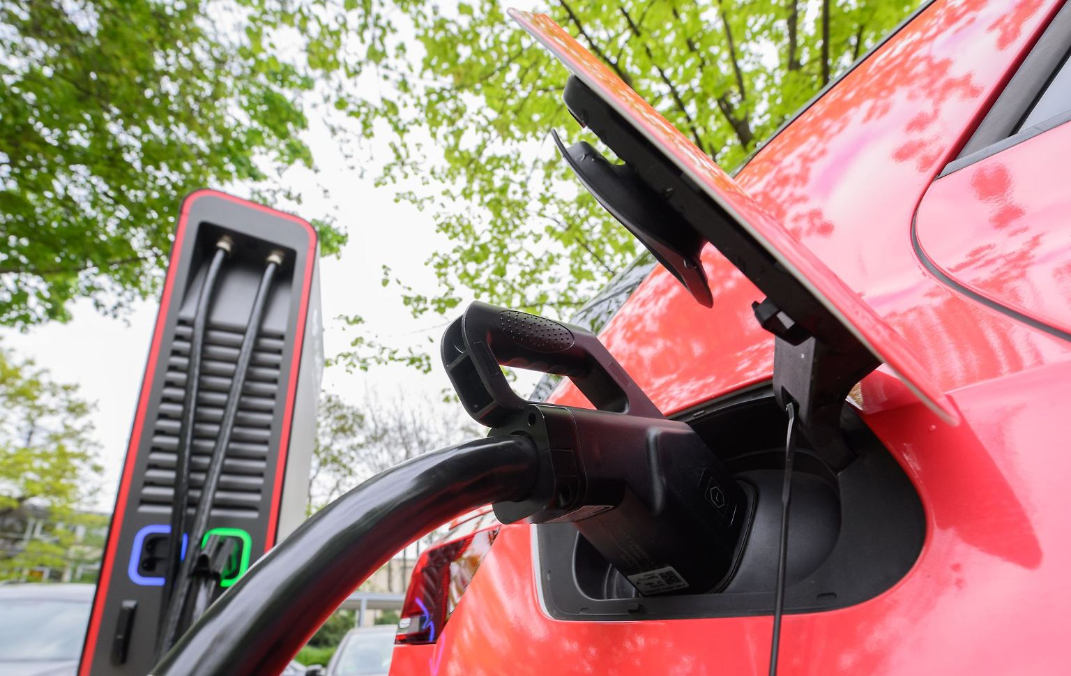 Ein Großteil der PKW-Neuheiten sind im Jahr 2024 Elektroautos ...