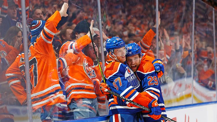 Können wieder jubeln: Die Edmonton Oilers um Leon Draisaitl.