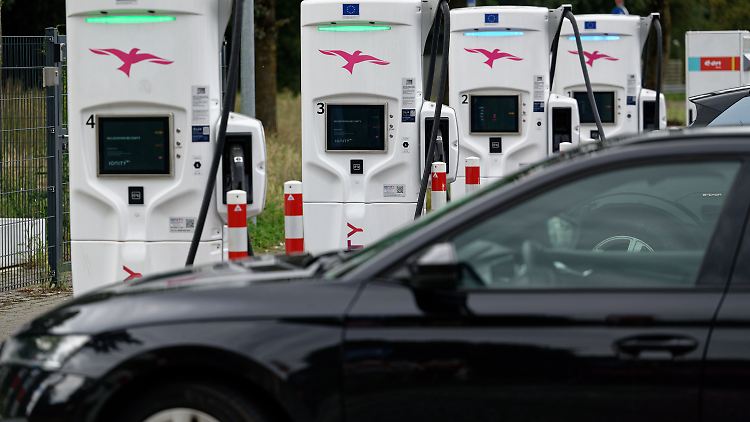 Das Geld im Haushalt reicht nicht mehr für staatliche Zuschüsse beim Erwerb klimafreundlicher E-Autos.
