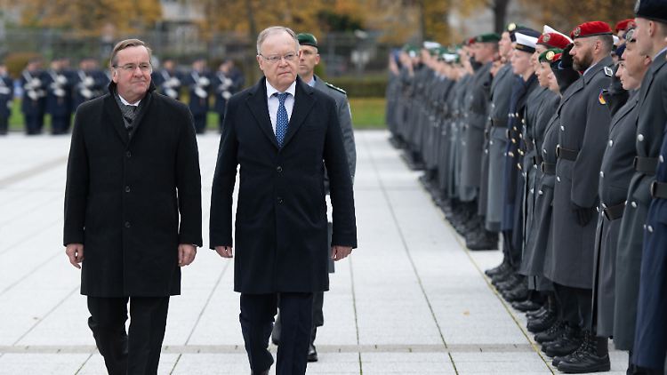 Bundesverteidigungsminister Pistorius (links) will die deutsche Bundeswehr kriegstüchtig machen. 