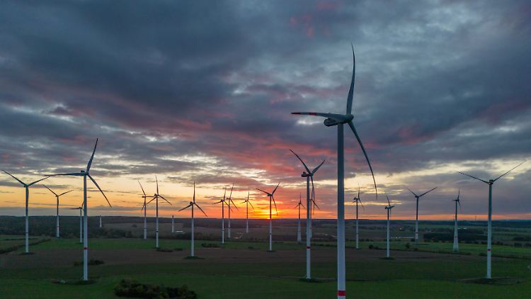 Es bräuchte global noch deutlich mehr Windräder, um das 1,5-Grad-Ziel zu erreichen.