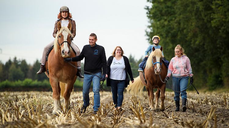 Tiere, sich Zeit nehmen, frische Luft - nicht selbstverständlich für viele Kinder, weiß Monica Liehaus (l).