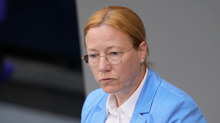 SPD-Politikerin Dagmar Schmidt findet es schade, dass die Union Arbeitslose gegen Geringverdienende ausspielt.