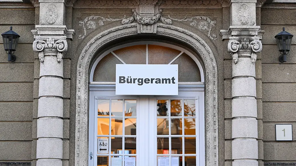 Der-Eingang-zum-Buergeramt-Reinickendorf
