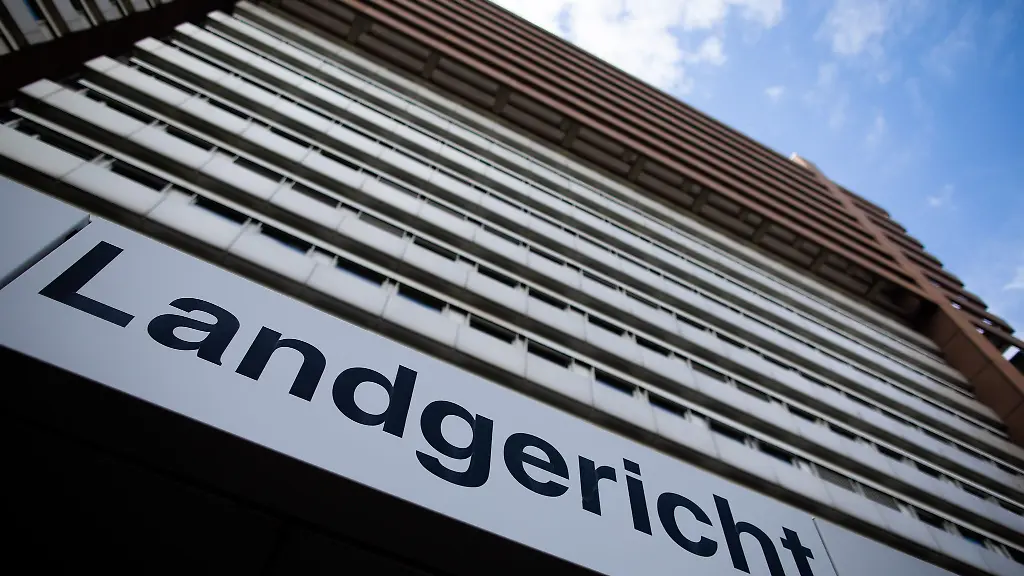 Blick-auf-das-Landgericht-in-Koeln