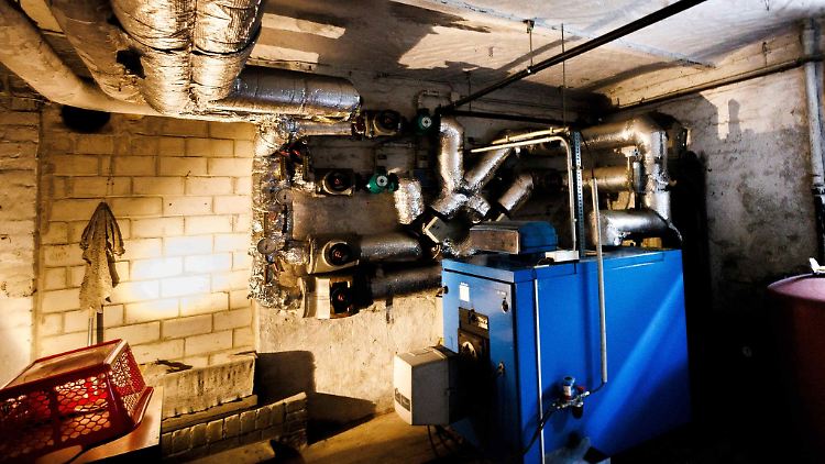 Der Betrieb alter Gas- und Ölheizungen ist erst ab 2045 pauschal verboten. Bis dahin gibt es viele Ausnahmen und Übergangsregelungen. 