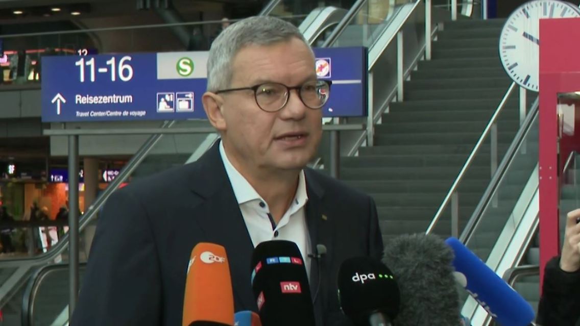 Bahnsprecher.JPG