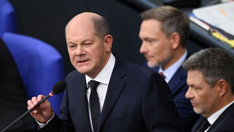 Gehen Sie weiter, hier gibt es nichts zu sehen: Bundeskanzler Scholz in der Regierungsbefragung im Deutschen Bundestag.