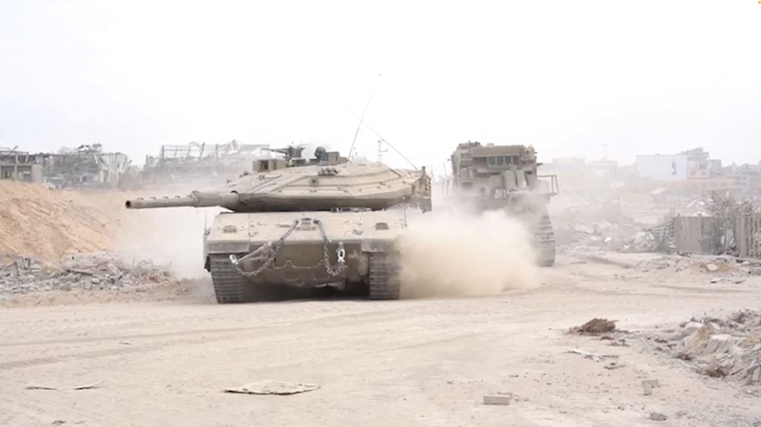 Mit Kampfpanzern und Planierraupen rücken israelische Bodentruppen im Gazastreifen vor. Ihr Ziel: Die Vernichtung der Hamas-Organisation.