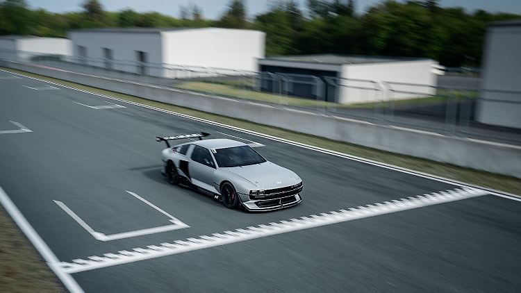 Designer SangYup Lee zitiert mit dem N Vision 74 an so mancher Stelle Elemente aus Giugiaros Studie "Concept Pony Coupé".