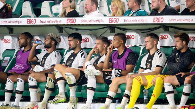 Bei der EM in Deutschland werden maximal zwölf Spieler auf der Auswechselbank Platz nehmen.