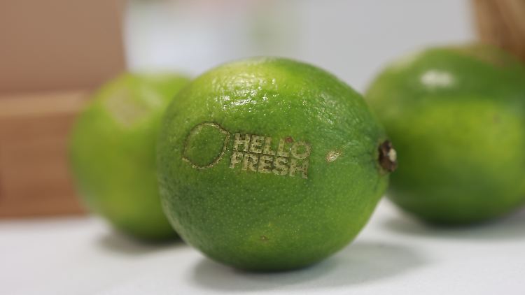Sehr sauer stoßen HelloFresh-Anlegern die jüngsten Unternehmens-Nachrichten auf.