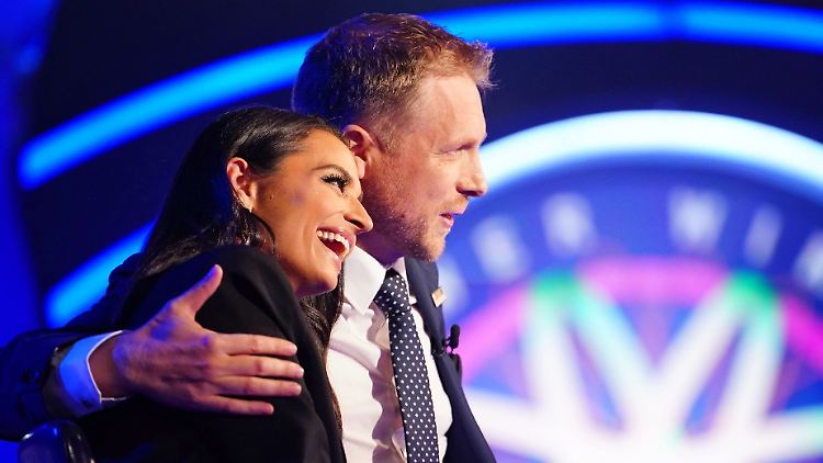 Nur gespielte Eintracht? Tatsächlich flogen zwischen Amira und Oliver Pocher bei Günther Jauch zahlreiche Giftpfeile.
