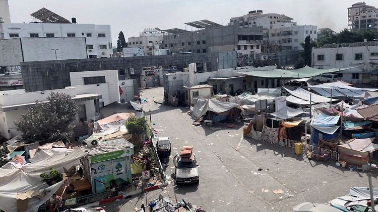 Eigenen Angaben zufolge hat Israels Armee einen Tunnel der Hamas auf dem Klinikgelände gefunden.