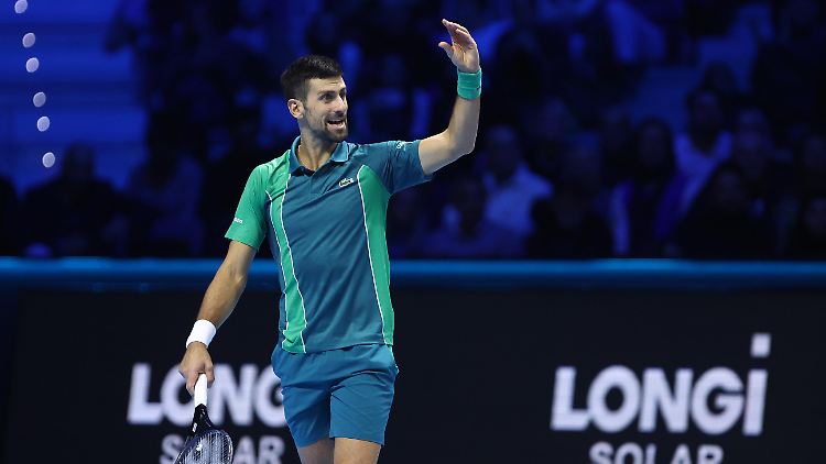 Novak Djokovic hatte einen stressigen Arbeitstag.