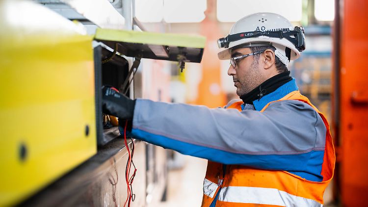 Für qualifizierte Arbeitskräfte aus dem Ausland soll es einfacher werden, in Deutschland zu arbeiten.